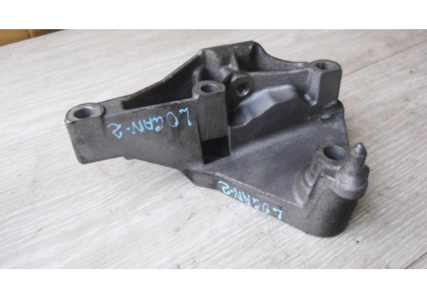 Кронштейн подушки двигуна правої Renault Logan MCV 1.5 dci, 8200691536